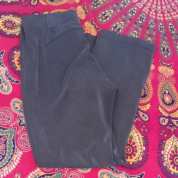 Lululemon NEW ribbed soft streme zipped leg cropped pant sz 8 🤎 - Picture 8 of 13